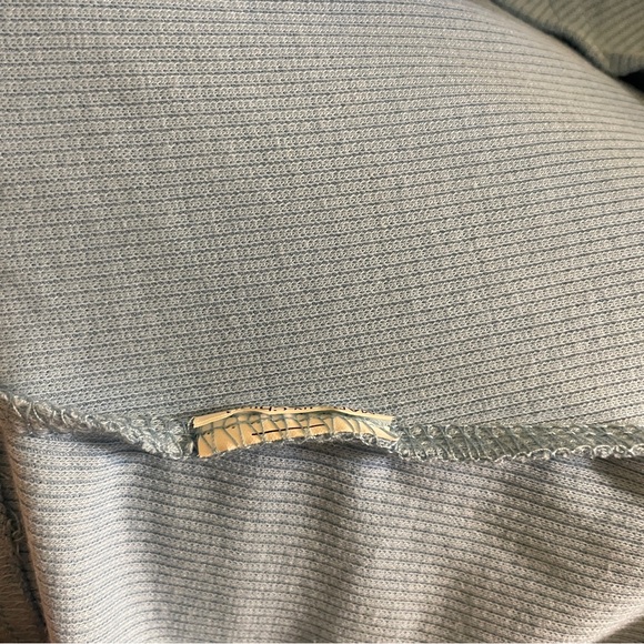 Open zipper crop long sleeve top - Picture 6 of 6